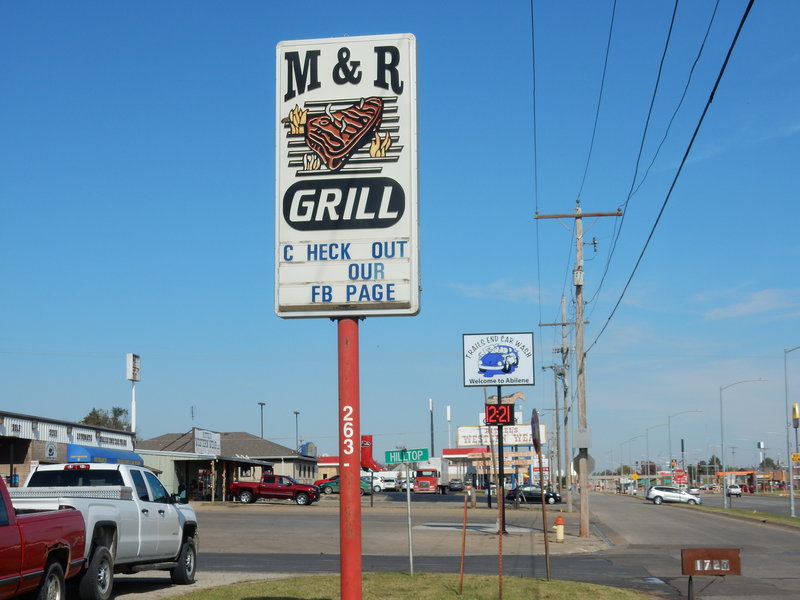 Must be a good place to eat - could barely find a place to park