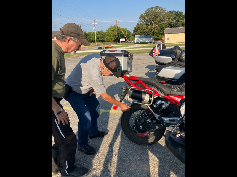 John seemed almost taken aback after Leo discovered his back tire chicken strip. John, don’t be afraid to steepen up those turns a bit in the corners. Watch how Neil does it. Leo is gonna check it again !