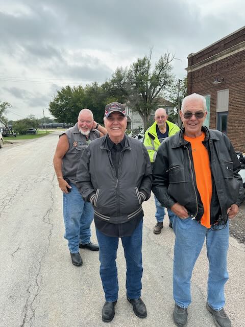 IT'S NOT OFTEN THAT TWO ROMEO COORDINATORS ARE ALLOWED TO BE THIS CLOSE TOGETHER FOR SECURITY REASONS.  HOWEVER, THEY DID HAVE THEIR BODYGUARDS CLOSE BEHIND.