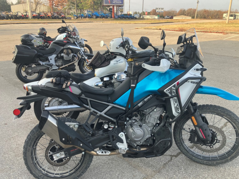 Few bikes lined up at the River Church. About time for us to head to Guffy’s. Where did everyone go ?!