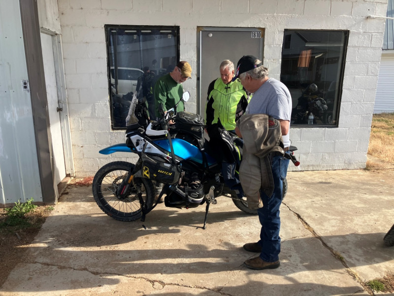 Glenn, Steve and Neil wrapping up their conversation and preparing to saddle up.