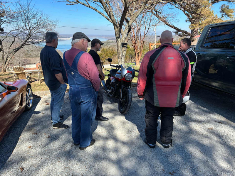 Few ROMEOS admiring Scott’s nice V7 Moto Guzzi.