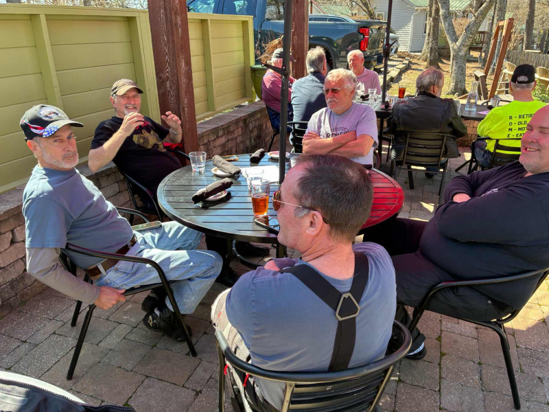Couple ROMEOS at the overflow table. Looks like John was trying to control his hands again. Like I had posted before .. his many past girlfriends loved his quick and unpredictable hand speed.