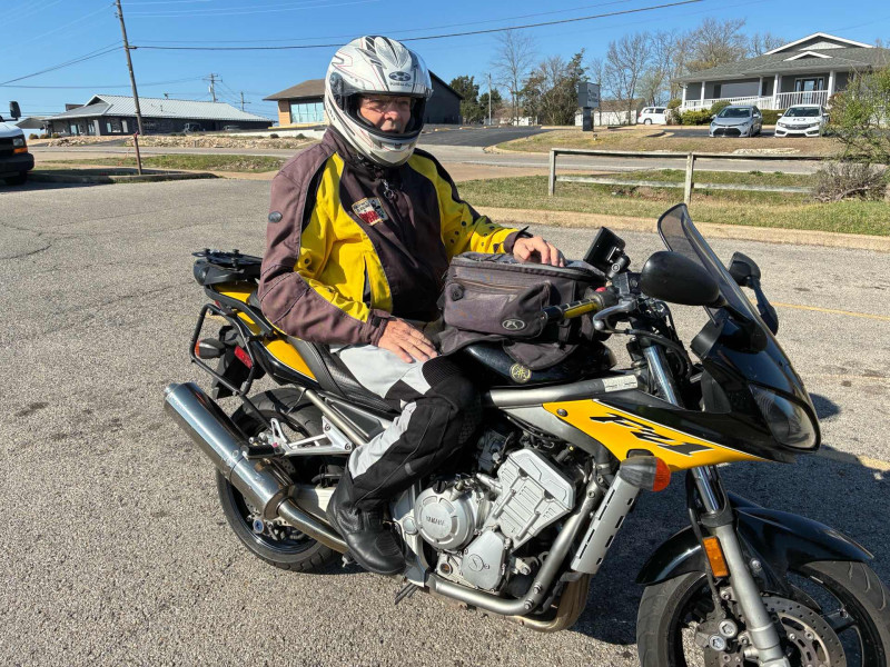 Mike Newlun and that FZ1 missle again. Great pic !