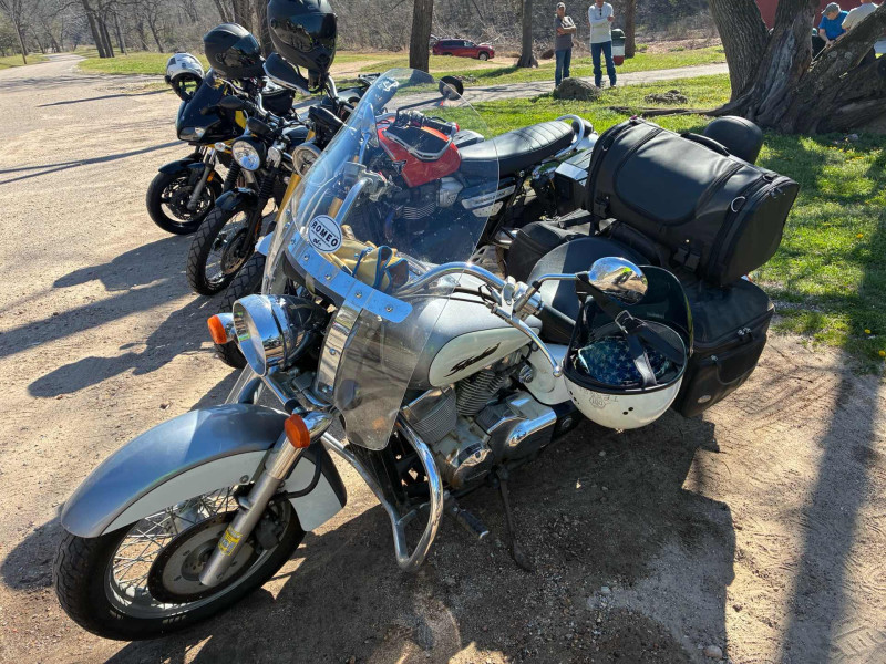 Ted’s nice Shadow again next to the McClendons’ Scramblers and Mr. Newlun’s FZ1.
