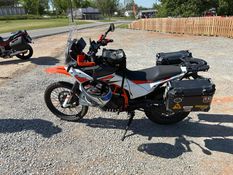 Mr. Jim Eickman’s KTM 390. I never know what bike he will ride next. Jim got to sample some of my shrimp today .. man that was good.