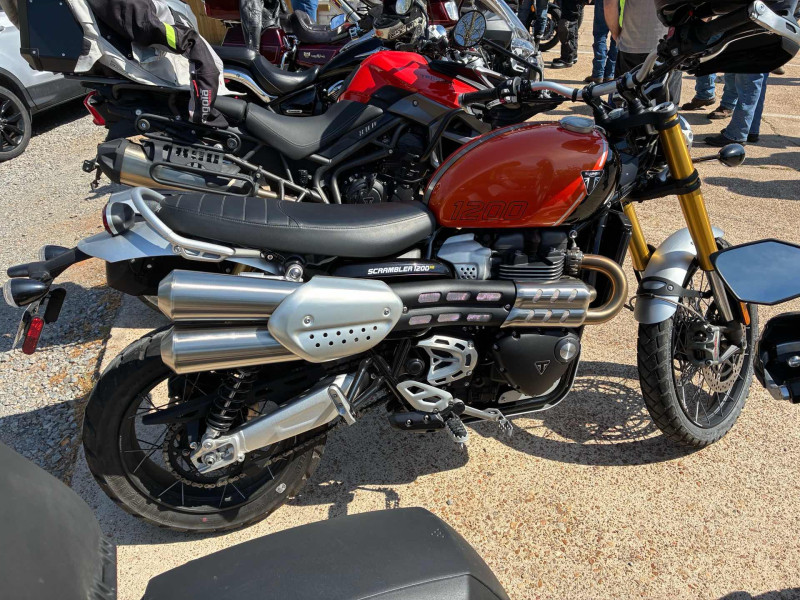 Triumph Scrambler 1200. Very cool bike and nice color.