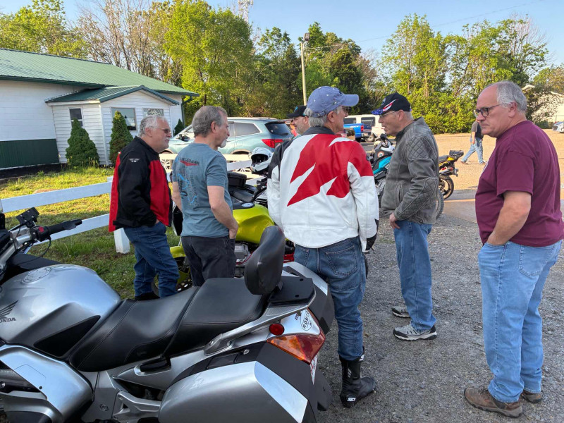 Almost time to head into the feeding trough. Folks still enjoying good conversation. I don’t think I heard one conversation today about Neil’s V11 vacuum issue. By God I think he has it fixed.