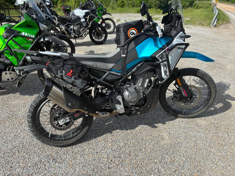 Glenn’s very nice IBEX 450. My KLR pig did pretty good keeping up with him on the deep rocky trails. Glenn is a very good rider.