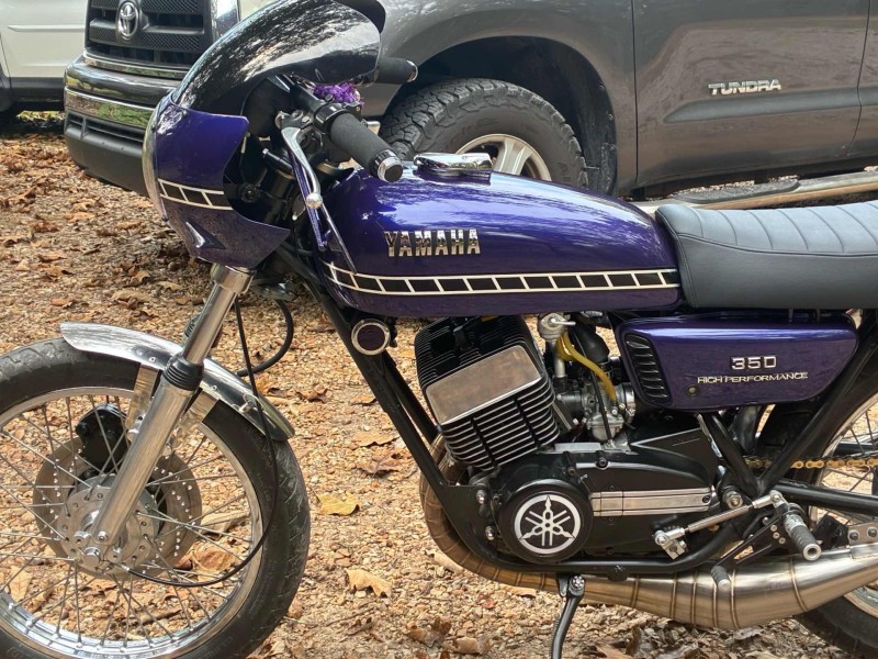 Just a quick one off pic here. Introducing Purple Haze. Been a long time coming. Installed a new Vito light weight crank and all new seals.  Beautiful 1975 Yamaha RD350. As soon as Leo is ready to introduce his vintage Triumph 500 at an upcoming RTE, I will also unveil Purple Passion. Can’t wait.